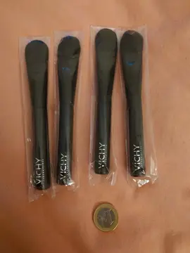 pinceau maquillage marque Vichy