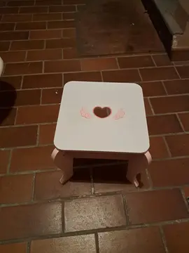 Tabouret en bois pour enfant