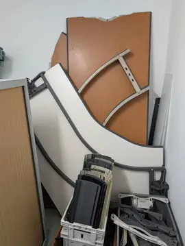 Bureaux démontés pour pièces