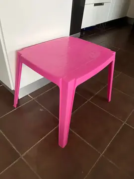 table enfant en plastique