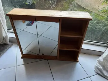 armoire à pharmacie en bois