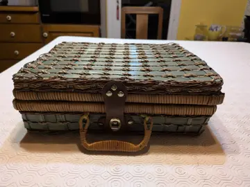 petite malette en osier