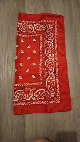 foulard rouge