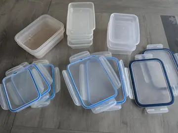 tupperwares plastiques et couvercles