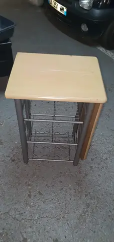 une petite table