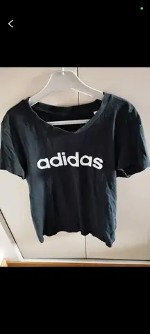 t.shirt Adidas ( petit M)