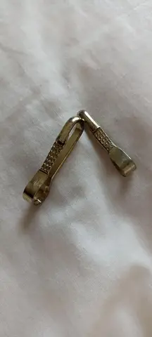 2 gros mousquetons dorés