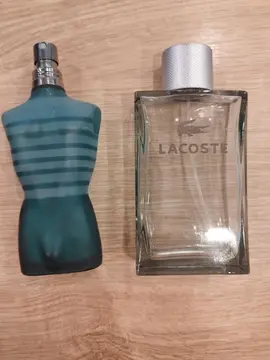 Flacons de parfum vides