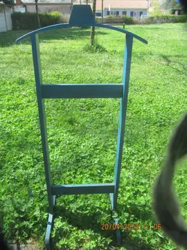 valet de nuit bleu en bois