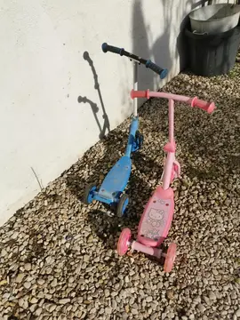 2 Petites trottinettes