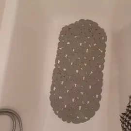 Pateres murales et tapis baignoire