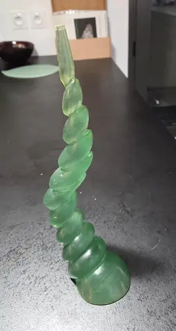 Pied en résine verte