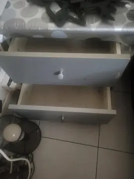 table de chevet en bois couleur aluminium