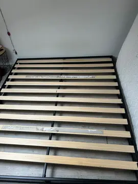 lit + matelas 200x200 (taches)