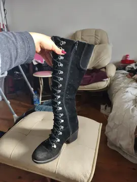 Bonjour, je donne une paire de chaussures a talons