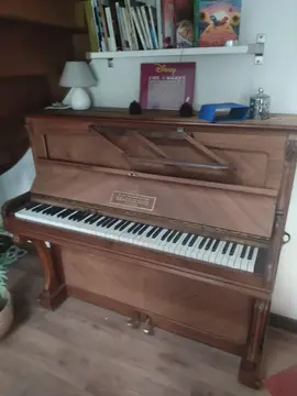 piano droit LEGUERINAIS grand prix de la médaille d'or de Paris