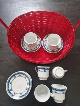 6 tasses à café + soucoupes
