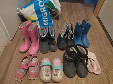 Lot de chaussures enfant 25 à 27