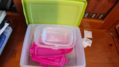 donne boîtes plastiques