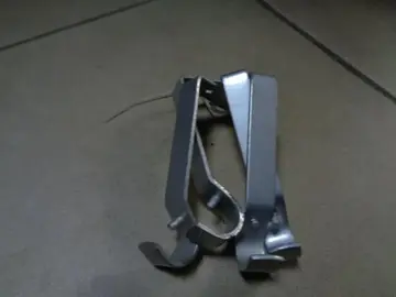 Accroche pour tringles a rideaux