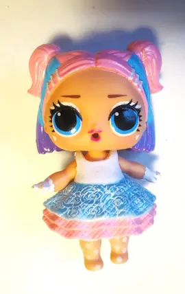 PETITE POUPEE EN PLASTIQUE