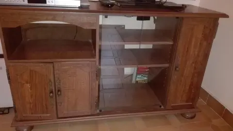 Petit buffet en bois massif