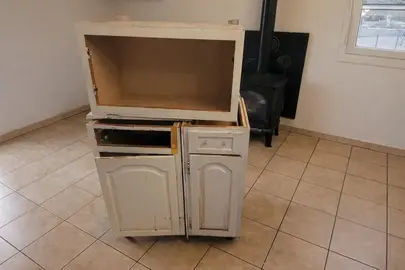 cuisinière et meuble à remettre en état