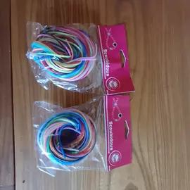 2 sachets de fils à scoubidous neufs