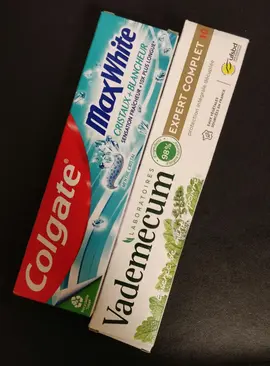 2 dentifrices (Colgate, et Vademecum)