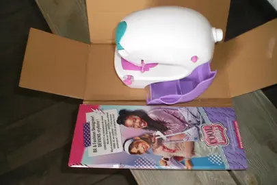 mini machine à coudre (jouet)