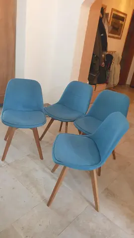 4 chaises scandinaves bleues