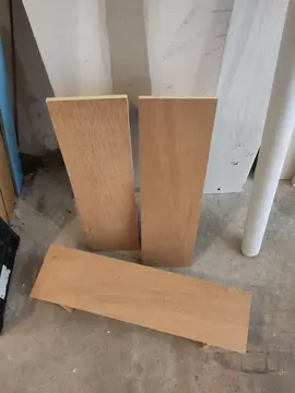 Petites étagères en bois