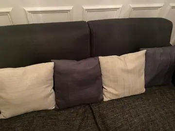 4 coussins gris et écru