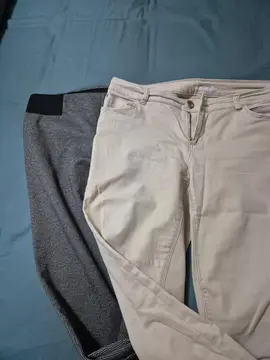 2 pantalons, 2 foulards