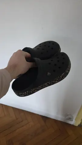crocs