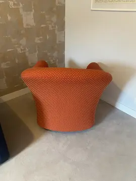 fauteuil tapissier en coton orange à minuscules motifs