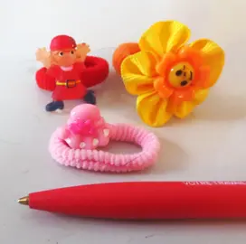 TROIS PETITS CHOUCHOUS POUR CHEVEUX DE POUPEES