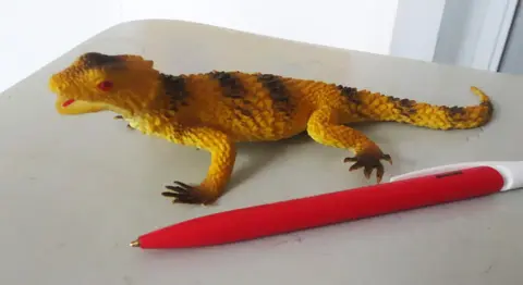 FIGURINE PLASTIQUE LEZARD