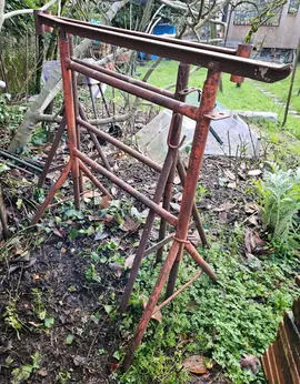 2 tréteaux de maçon