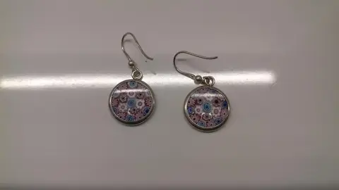 Petites boucles d'oreilles en argent et verre de Murano