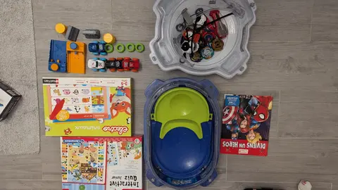 divers jouets et jeux de société