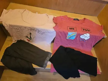 2 t-shirts +2 corsaires XS