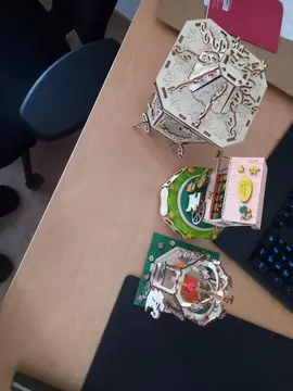 Element de décoration en bois