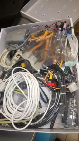 Divers câbles pièces d'ordinateur fixe