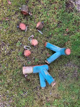 Charnière / tripode pour portique pour enfants