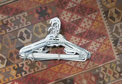 cintres en plastique