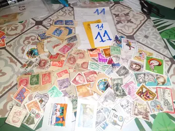 lot de timbres monde 11