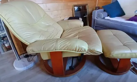 deux fauteuils en cuir