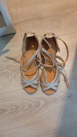 Talons à paillettes