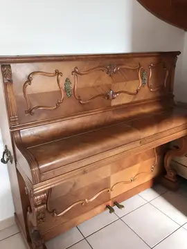 PIANO DROIT